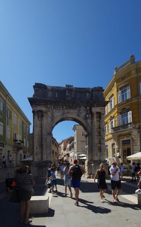 Appartamento Mc Centar Apartman Pola Esterno foto