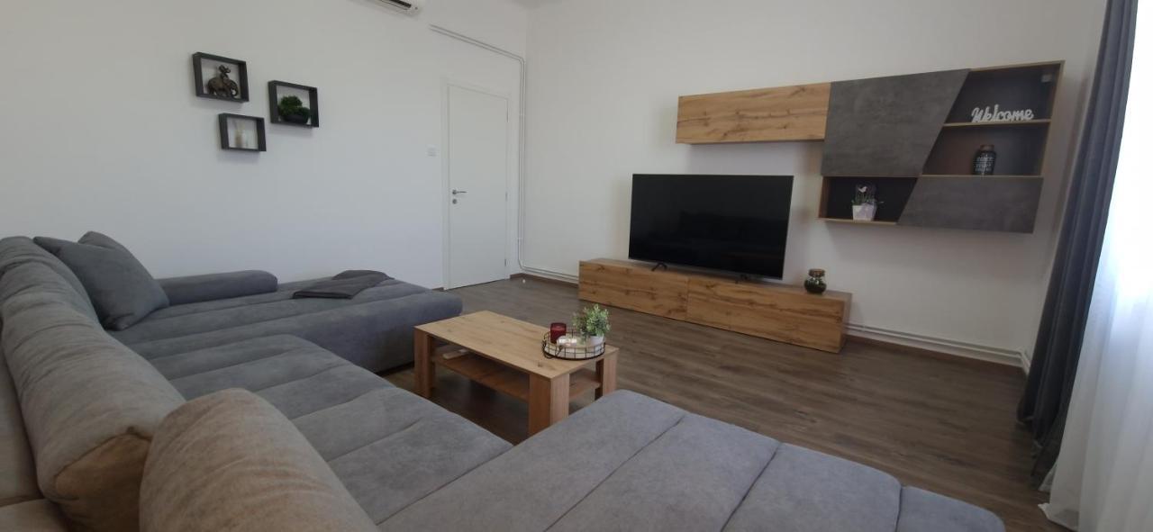 Appartamento Mc Centar Apartman Pola Esterno foto